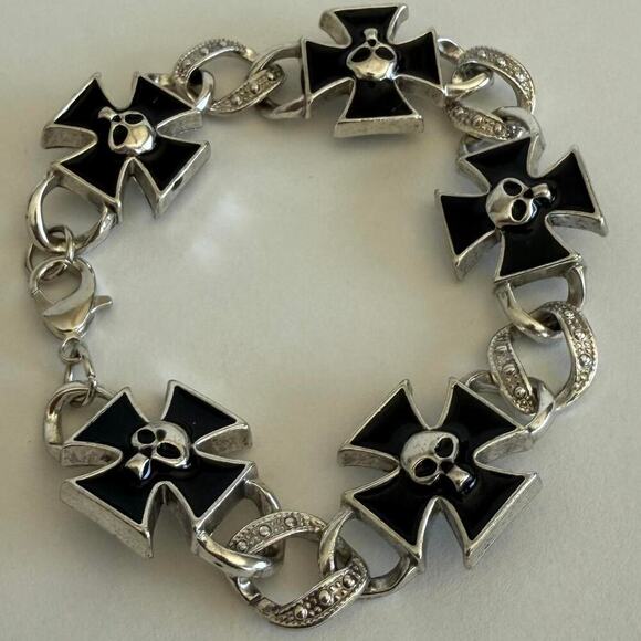 Y2K Silver and Black Skull and Crosses Charm Bracelet - Picture 4 of 9